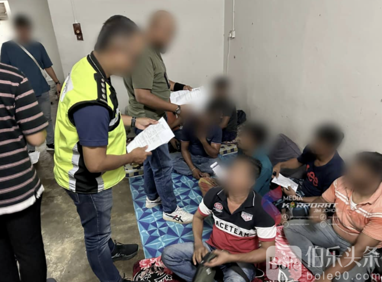 伯乐头条- 马来西亚警方情人节深夜突袭行动，扣留130名外籍人士