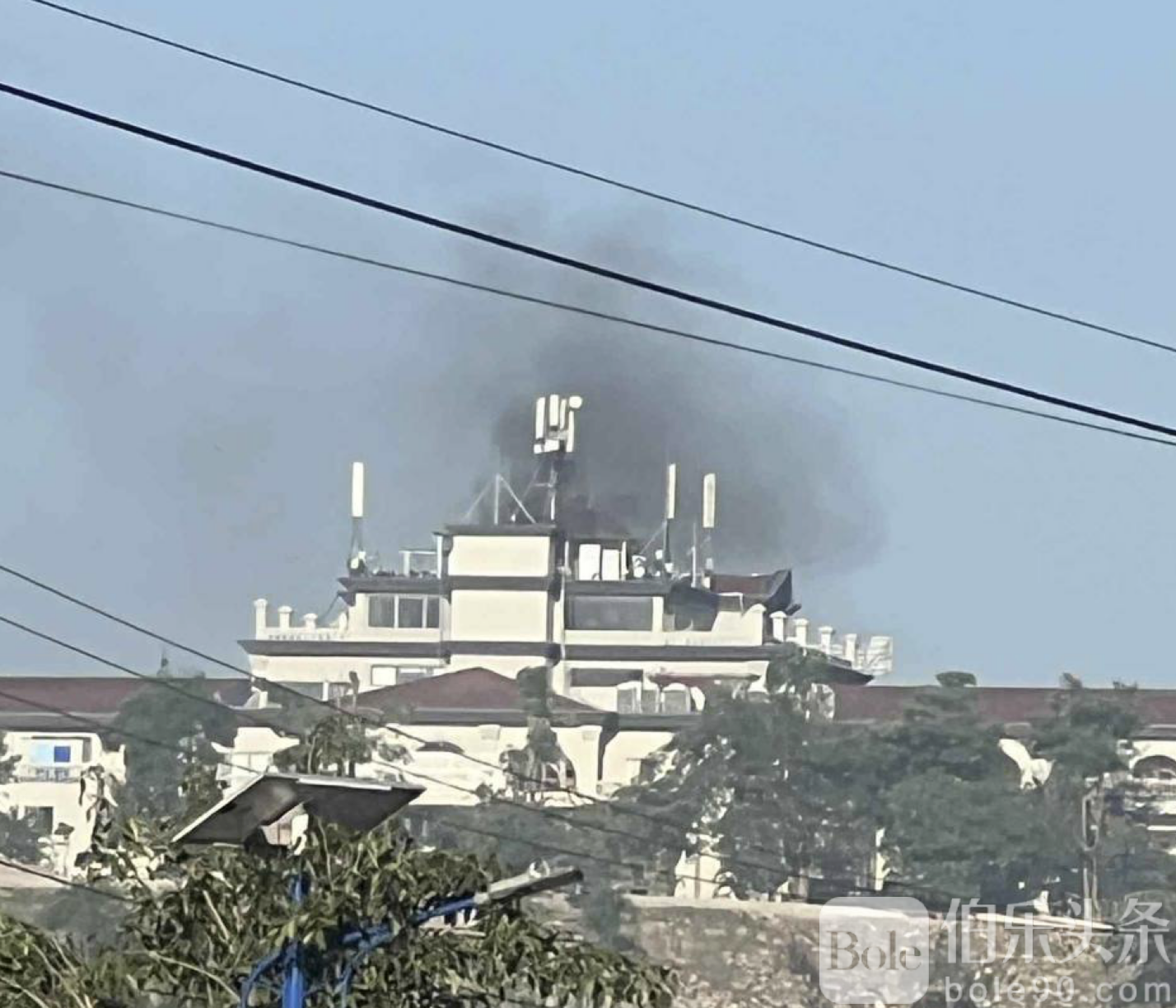 伯乐头条- 边境冲突波及市中心！炮弹直落柬埔寨赌场大厦居民慌忙逃离